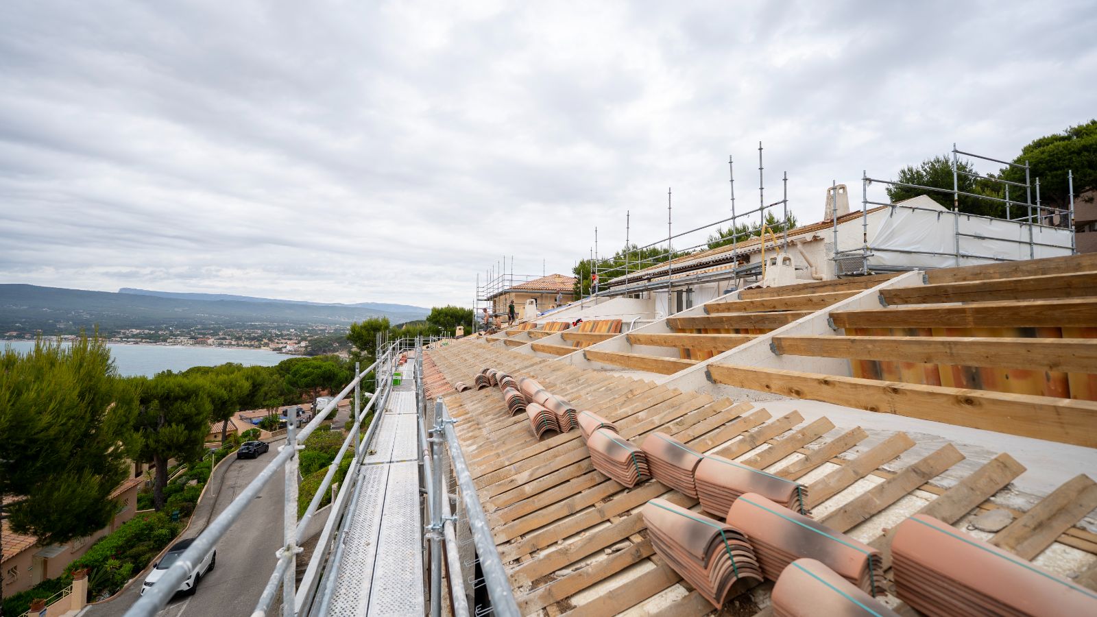 Réfection de la toiture face à la baie — chantier Les Panoramas